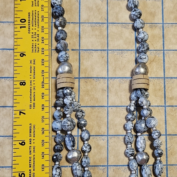 Beautiful Vintage Beaded Statement Necklace. - Picture 2 of 5